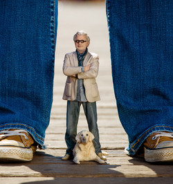 14_man_dog_bridge_02_close