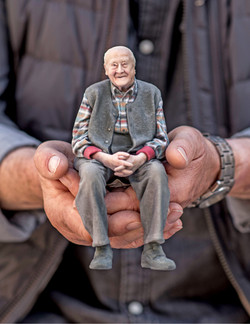 19_man_grandfather_hands